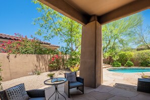 Outdoor dining - Greyhawk - Pool - Chef's Kitchen - Golfer's Dream Location (Scottsdale)