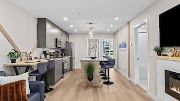 KĂŒhlschrank, Mikrowelle, Ofen, Herdplatte