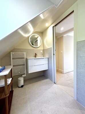 Panoramic Suite, Private Bathroom, Pool View | Bathroom - Maison Bel Air (Romorantin-Lanthenay)