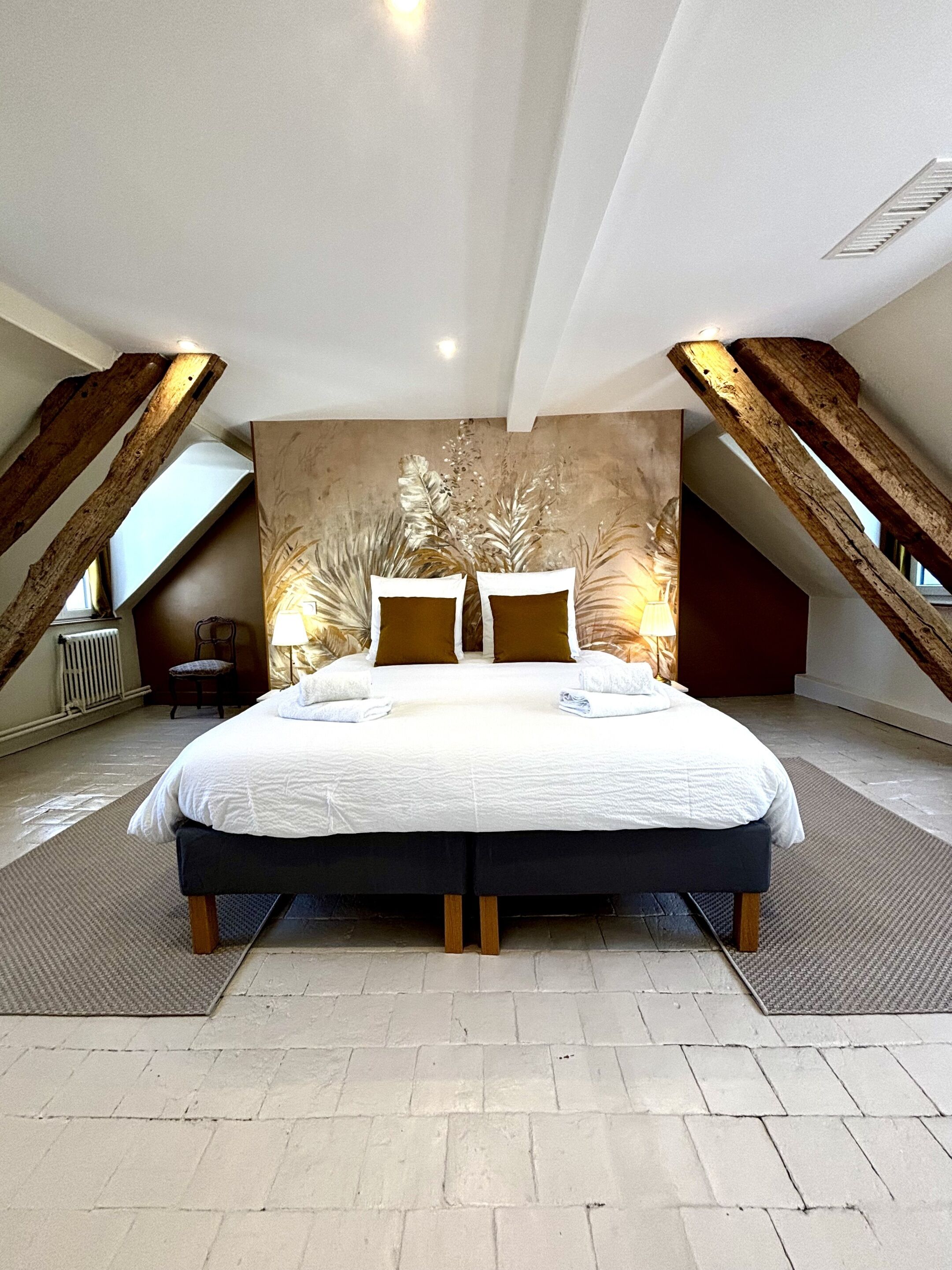 Panoramic Suite, Private Bathroom, Pool View | Interior