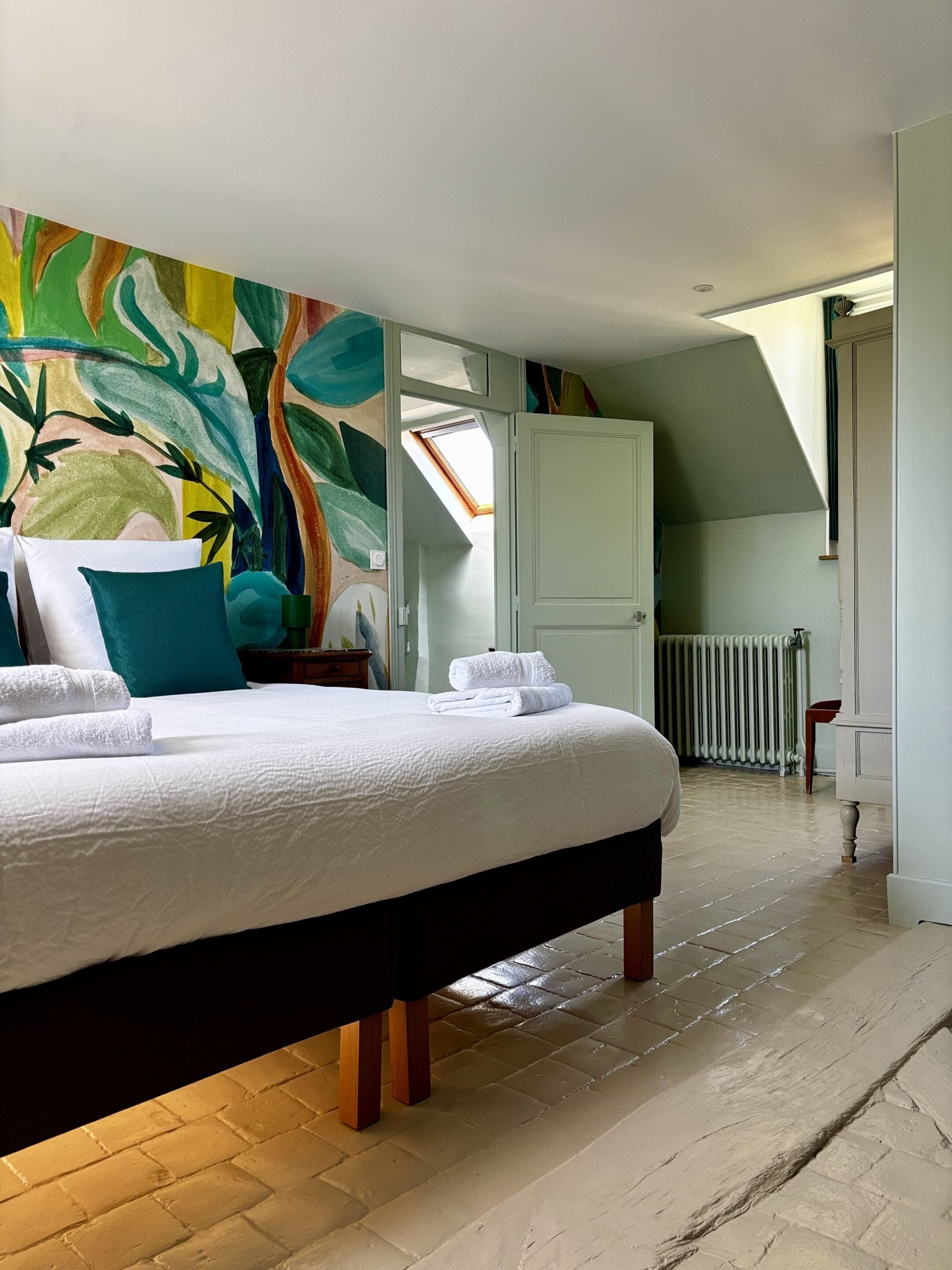 Comfort Suite, Private Bathroom, Pool View | Interior