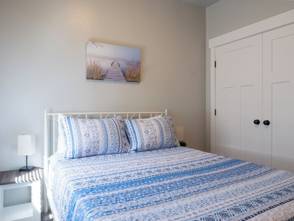 2 bedrooms, travel crib, free WiFi, bed sheets