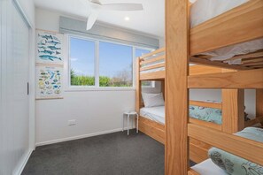 3 bedrooms, iron/ironing board, free WiFi