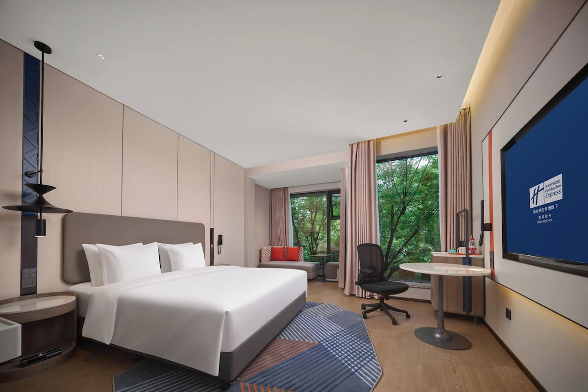 Couette en duvet, bureau, rideaux d’obscurcissement