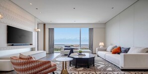 Suite | Minibar, in-room safe, blackout drapes, iron/ironing board - InterContinental Yining by IHG (Yining)