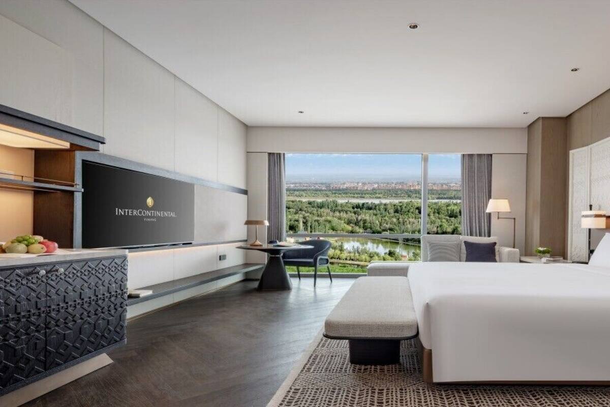 Minibar, in-room safe, blackout drapes, soundproofing