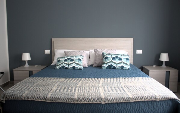 3 bedrooms, desk, iron/ironing board, travel cot