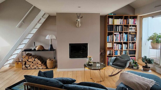A modern living room with a fireplace, a bookshelf, a comfortable seating area, and a staircase. - Top-floor cross-through apartment with 2 terraces, in Divonne-les-Bains (Divonne-les-Bains)