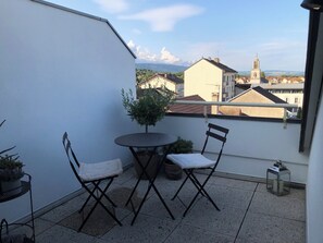 Outdoor dining - Top-floor cross-through apartment with 2 terraces, in Divonne-les-Bains (Divonne-les-Bains)