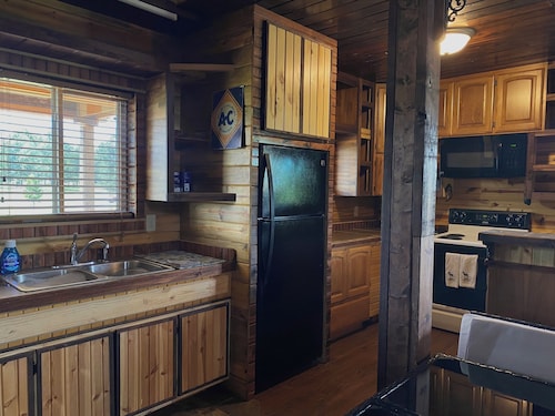 Charming 3-bedroom cabin in delightful Custer with views of Black Elk Peak!