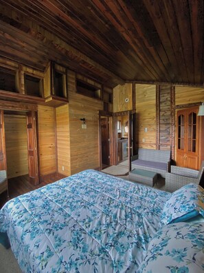 3 bedrooms, free WiFi, bed sheets - Charming 3-bedroom cabin in delightful Custer with views of Black Elk Peak! (Custer)