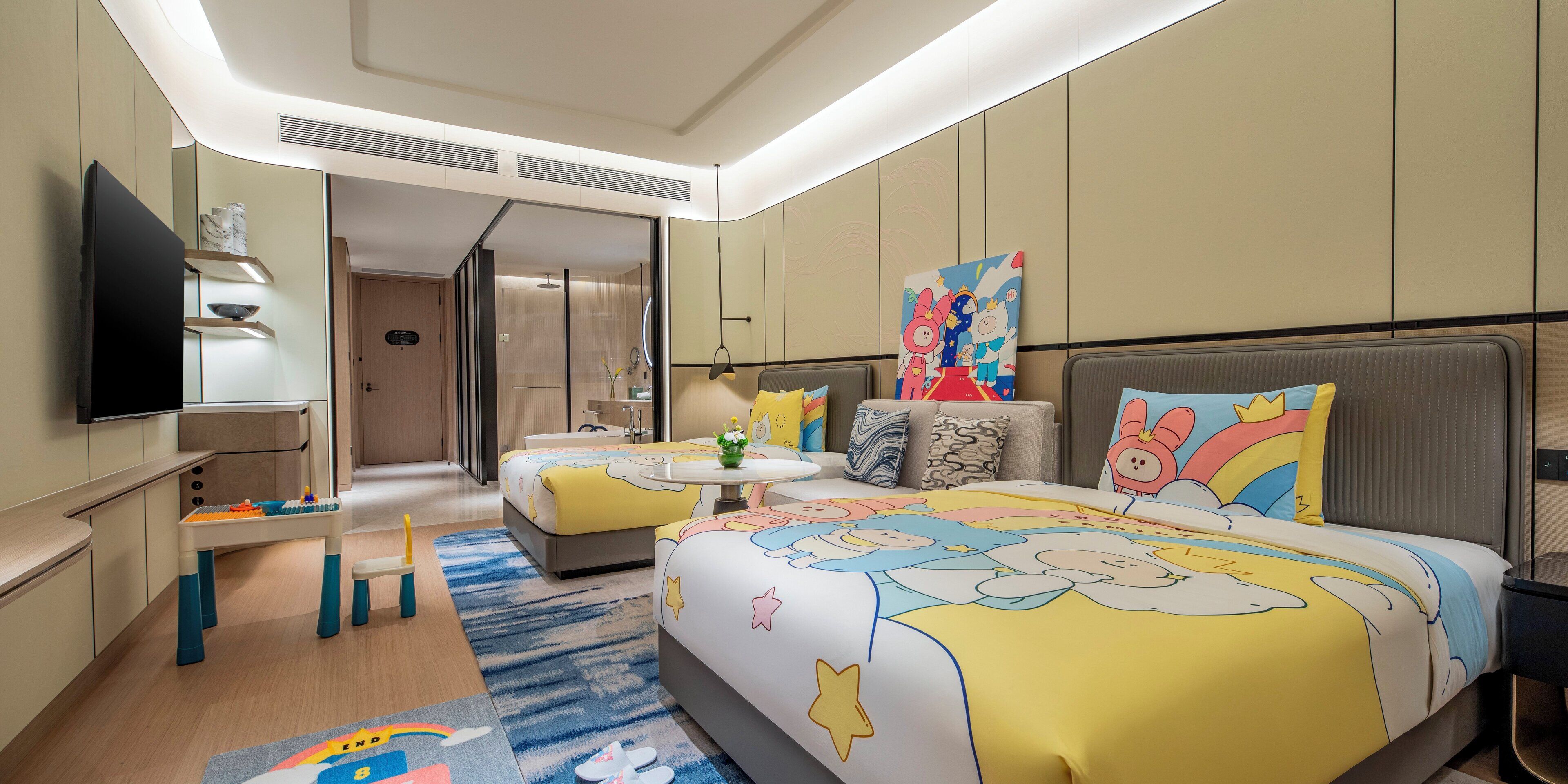 Premium-Zimmer, 2 Doppelbetten (Kids Theme) | Daunenbettdecken, Schreibtisch, laptopgeeigneter Arbeitsplatz