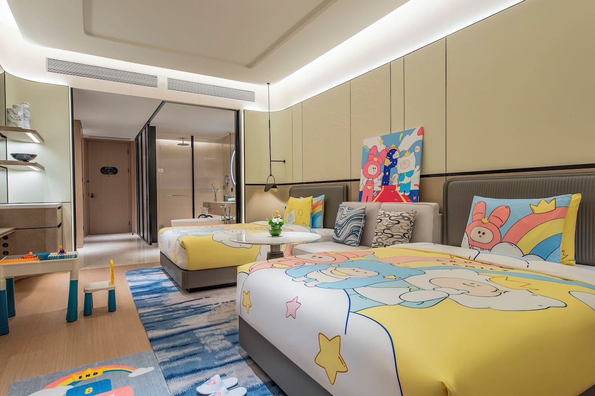 Premium-Zimmer, 2 Doppelbetten (Kids Theme) | Daunenbettdecken, Schreibtisch, laptopgeeigneter Arbeitsplatz