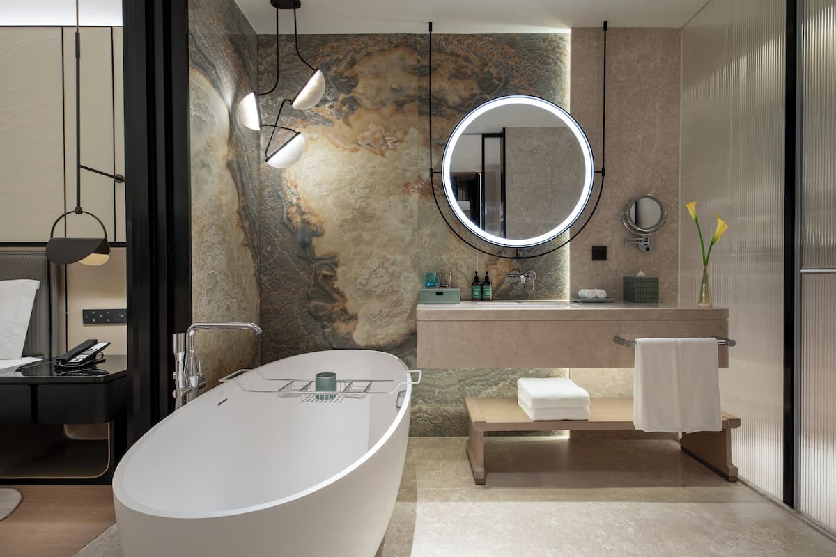 Rainfall showerhead, free toiletries, hair dryer, bathrobes