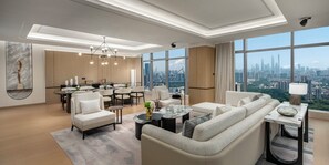 Down duvets, desk, laptop workspace, blackout curtains - Crowne Plaza Guangzhou Window Of Canton by IHG (Guangzhou)