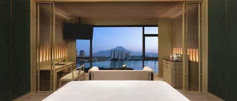 Minibar, desk, blackout drapes, free cribs/infant beds