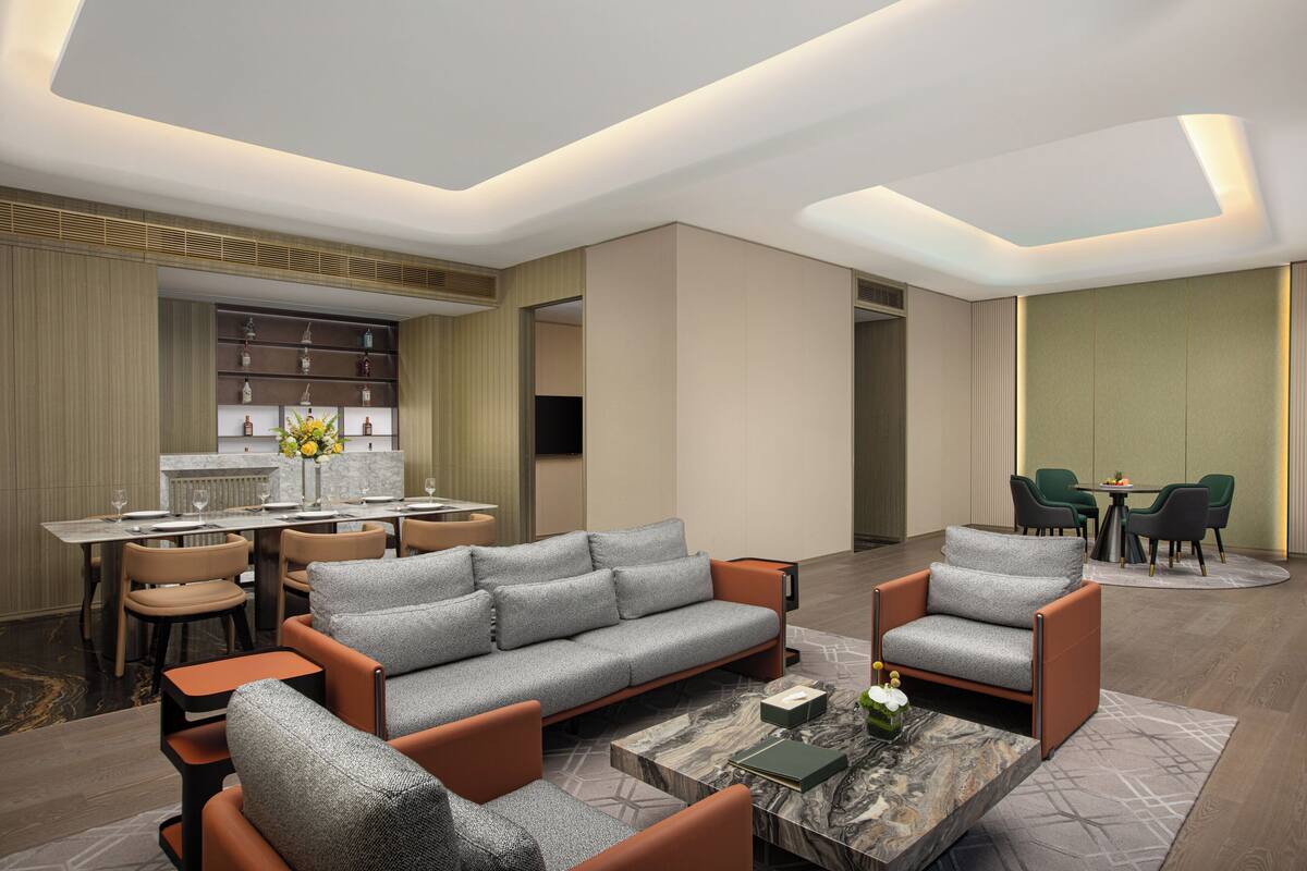 Suite, 1 Tempat Tidur Twin (Ambassador) | Minibar, meja kerja, tirai kedap cahaya, dan tempat tidur bayi gratis