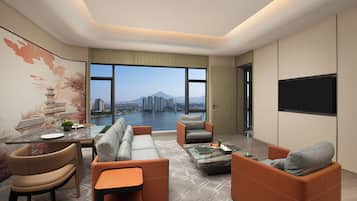 Minibar, escritorio, cortinas blackout y cunas gratuitas