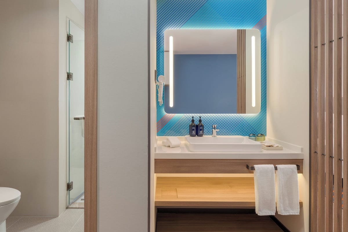 Standard Room, 2 Double Beds (Ext Floor Space High Floor) | Down comforters, desk, laptop workspace, blackout drapes