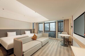 2 Double Standard With Single Sofa Bed | Down duvets, desk, blackout curtains, soundproofing - Holiday Inn Express Guiyang Downtown by IHG (Guiyang)