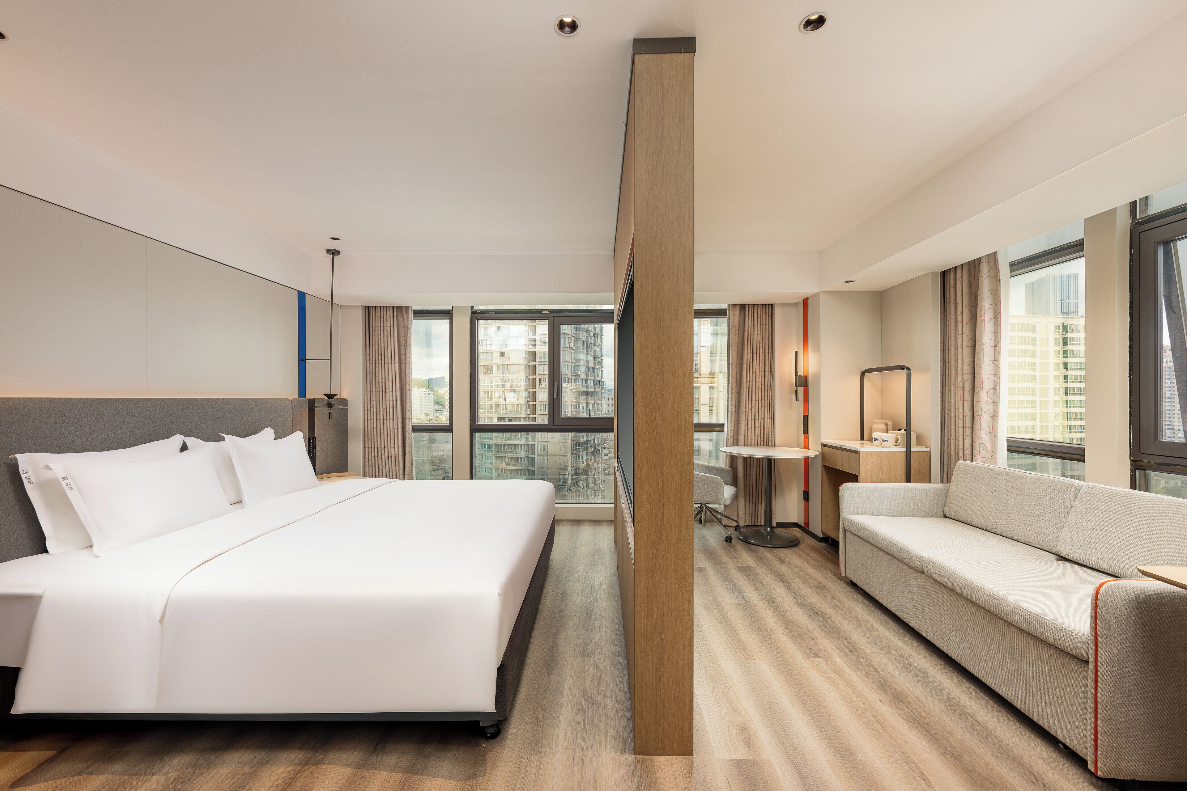 1 King Standard Extra Floor Space