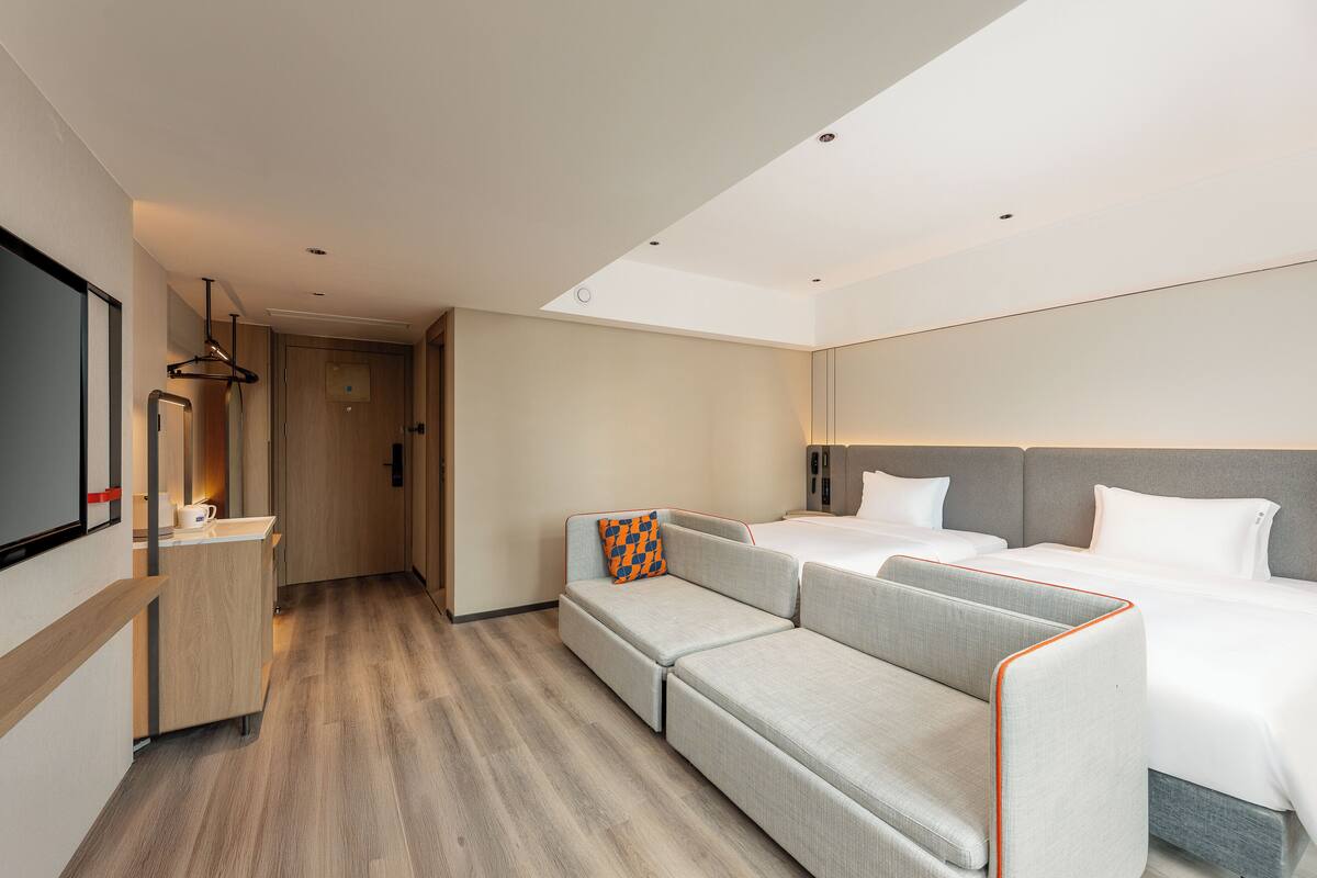 2 Double Standard With Single Sofa Bed