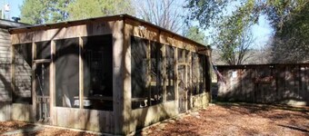 Charming 3-bedroom cabin in welcoming Crosby with WiFi, AC