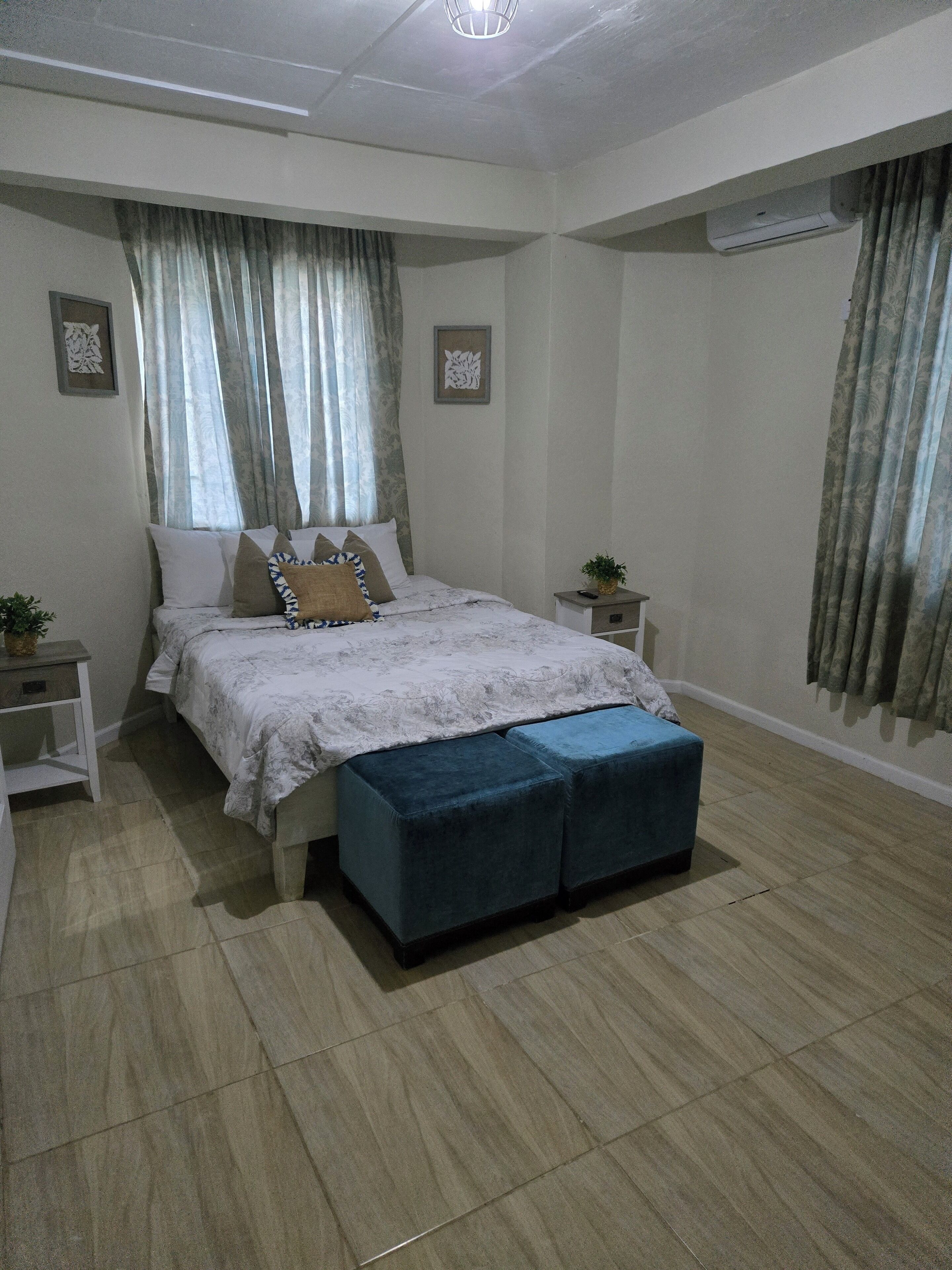 2 slaapkamers, een strijkplank/strijkijzer, wifi