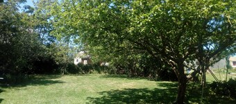 Traditional farmhouse with large garden. Porsliogan beach 500m away on foot.