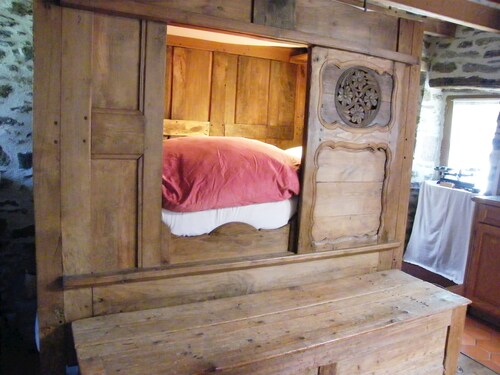 Longère traditionnelle et grand jardin. Plage de Porsliogan à 500m à pied.