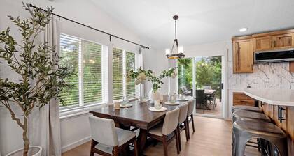 Spacious 5-bedroom farmhouse with WiFi and AC in enchanting Vancouver