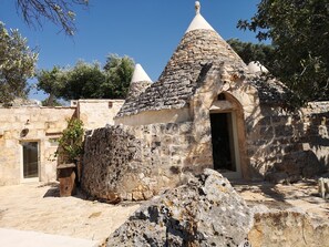 Exterior - Splendid Trullo with Lamia with a breathtaking view of the olive trees and Sea. (Puglia)