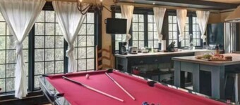 Grand Loft, Lac, Table de billard, 2 lits, Jacuzzi, 10 minutes Casino Lac Lemay,