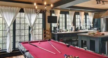 Grand Loft, Lac, Table de billard, 2 lits, Jacuzzi, 10 minutes Casino Lac Lemay,