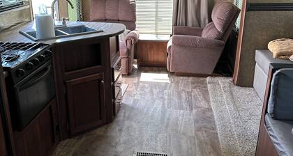 1-bedroom RV in lovely Leona with a lake to fish and swim!! Exotic animals!!