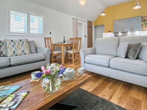 2 bedroom accommodation in Somerset, near Chard