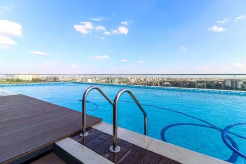 Studio w/t Pool &Gym near City