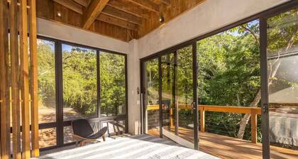 Luxury home with private pool, West Bay, Roatán