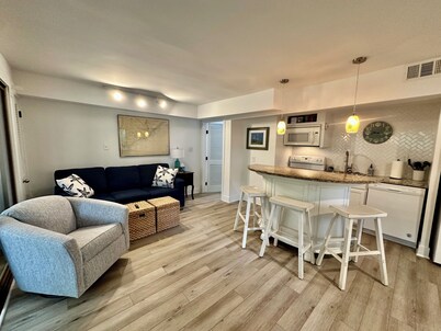 Charming lower level 1-bedroom Seascape villa just steps from the beach!