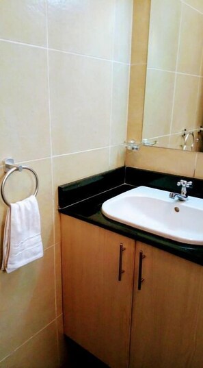 Dusche, Handtücher, Seife, Toilettenpapier