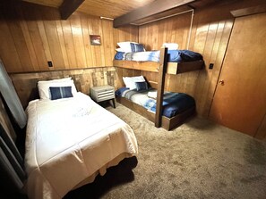 3 quartos, Wi-Fi de cortesia, roupa de cama