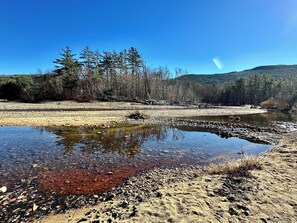 Beach - White Mountain Escape, Rustic Cabin in the Woods (Bartlett)