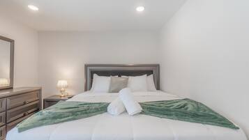 6 chambres, fer et planche à repasser, Wi-Fi, draps fournis