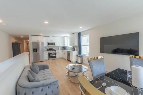 Comfortable 6BR/4BA Home  2 Units in One +Great for Family Trips +Free Parking