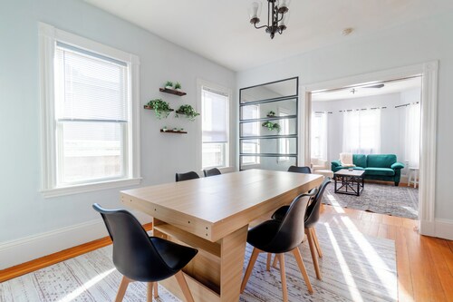 Cozy Davis SQ 4BDs/Free Parking/7 Min to Harvard & MIT/5 Min Walk-Train Station