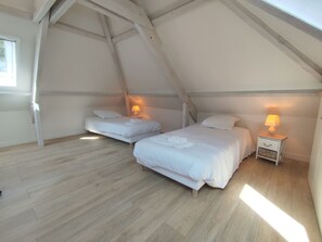 1 bedroom, WiFi, bed sheets - La parenthèse verte et bleue, upscale home in the pines (Quend-Plage)