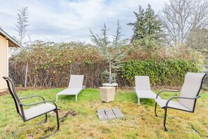 Property grounds - Group-Friendly Home with Game Room (Seattle)