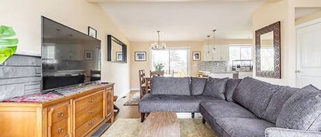 Téléviseur connecté, table de baby-foot