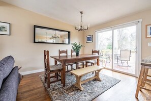 Dining - Group-Friendly Home with Game Room (Seattle)