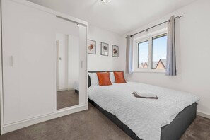 3 soverom, strykejern/-brett, wi-fi og sengetøy